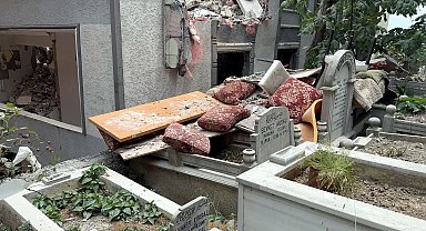 Avcılar'da 4 katlı binanın yıkımında mezarlara önlem: Süngerler amortisör görevi gördü