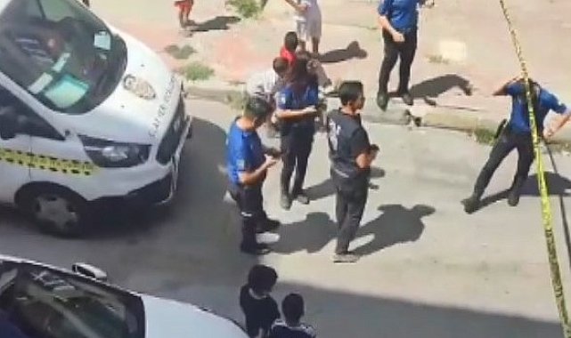 Bağcılar'da iş yerine silahlı saldırı: 1 yaralı, şüpheli yakalandı