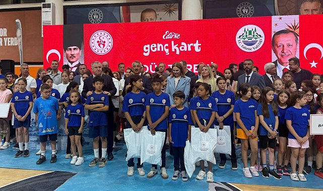 Bakan Bak: Çocuklarımızı sporla buluşturacağız