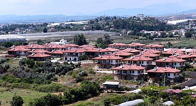 Bakan Kurum, Manavgat'ta yangın sonrası inşa edilen evleri paylaştı
