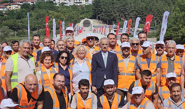 Bakan Uraloğlu: Ankara-İstanbul arası seyahat süresinde 30 dakika zamandan tasarruf edeceğiz