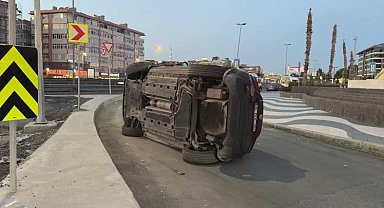 Bakırköy'de refüje çarpan otomobil devrildi; sürücü yaralandı