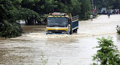 Bangladeş'te sel nedeniyle hayatını kaybedenlerin sayısı 51'e yükseldi