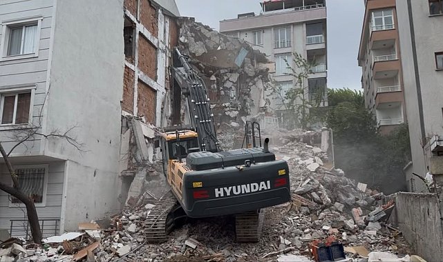 Beylikdüzü'nde kontrollü yıkım sırasında, bitişikteki binaya hasar verildi: Geldim, banyo yerinde yok