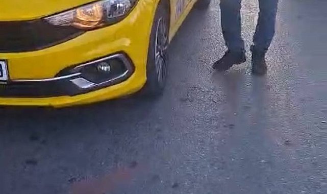 Beylikdüzü'nde taksiciler arasında 'yolcu alamazsın' tartışması; birbirlerini cep telefonuyla kaydettiler