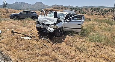 Bingöl'de otomobiller kafa kafaya çarpıştı: 1'i ağır, 10 yaralı