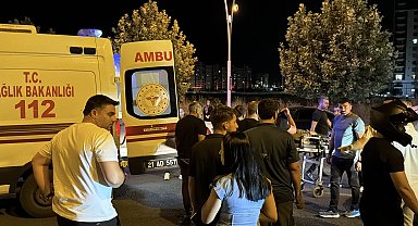 Bisikletiyle yolun karşısına geçerken taksinin çarptığı kadın yaralandı