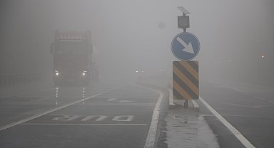 Bolu Dağı'nda sis ve yağmur etkili oldu