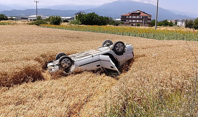 Buğday tarlasına uçan otomobilin sürücüsü yaralandı