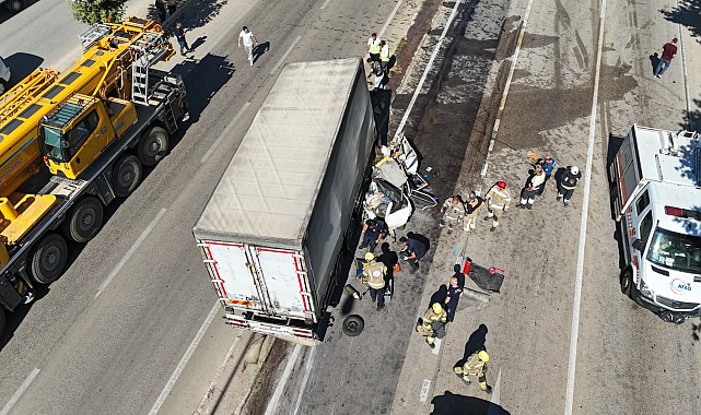Bursa'da freni boşalan kamyon, 4 araca çarptı; 2'si ağır 5 yaralı- Yeniden