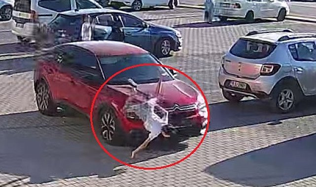 Bursa'da koşarak yola çıkan çocuğa otomobilin çarptığı kaza kamerada
