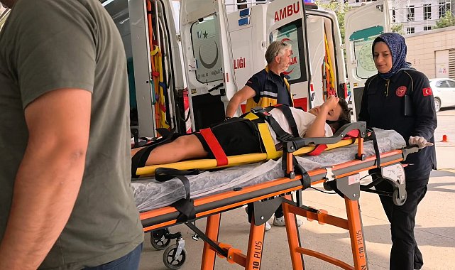 Bursa'da otomobil köprü üzerindeki bariyerlere çarptı: 5 yaralı