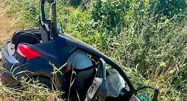 Bursa'da otomobil sulama kanalına devrildi; 1'i çocuk, 6 yaralı