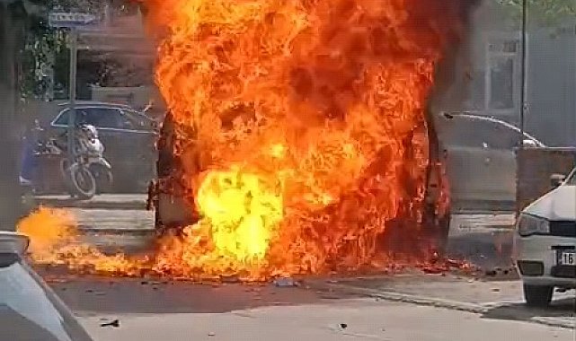 Çakmak yüklü hafif ticari araç, alev alev yandı