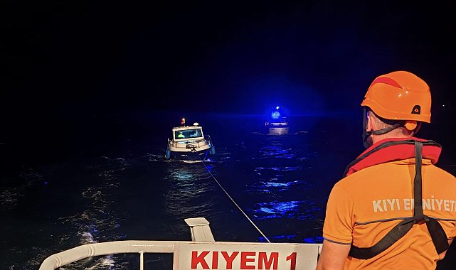 Çanakkale'de sürüklenen tekne kurtarıldı