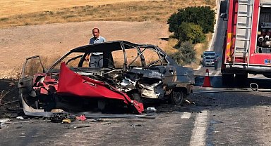 Çarpışan otomobillerden biri alev aldı: 1 ölü, 2 yaralı