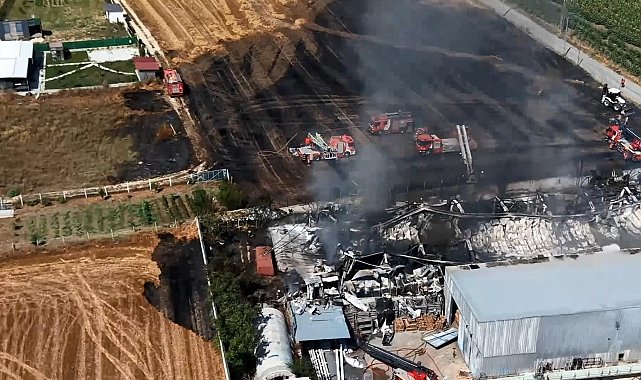 Çatalca'da kimyasal fabrikasında yangın: 1 işçi yaralandı Dron görüntüsüyle geniş haber