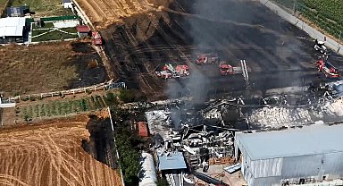 Çatalca'da kimyasal fabrikasında yangın: 1 işçi yaralandı Dron görüntüsüyle geniş haber