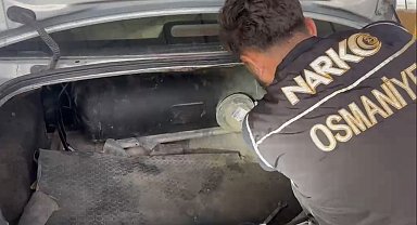 Çekici üzerinde taşınan otomobilin LPG tankından 8,8 kilo esrar çıktı