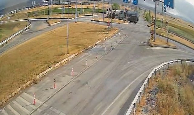 Çorum'da iki TIR'ın çarpıştığı kaza kamerada