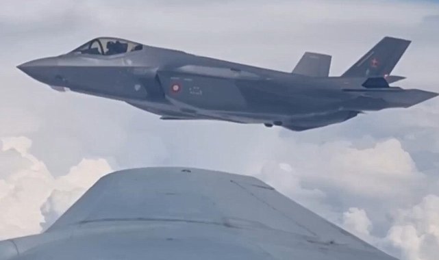 Danimarka'nın F-35 uçağına havada yakıt ikmali