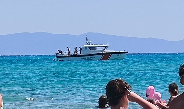 Denizde açığa sürüklenen tatilciyi, Sahil Güvenlik ekipleri kurtardı