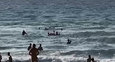 Denizde boğulma tehlikesi geçiren çocuk kurtarıldı