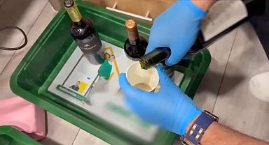 Düsseldorf'tan getirilen şarap şişelerinde 10 kilogram uyuşturucu bulundu; 2 şüpheli tutuklandı