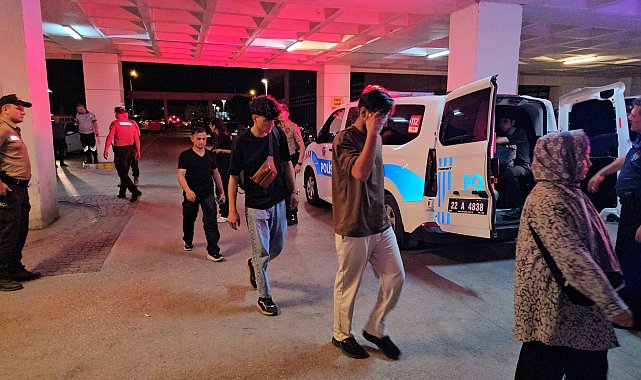 Edirne'de durdurulan minibüste 24 kaçak göçmen ele geçirildi