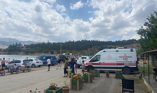 Elazığ'da batan kayıktaki 7 kişi kurtarıldı