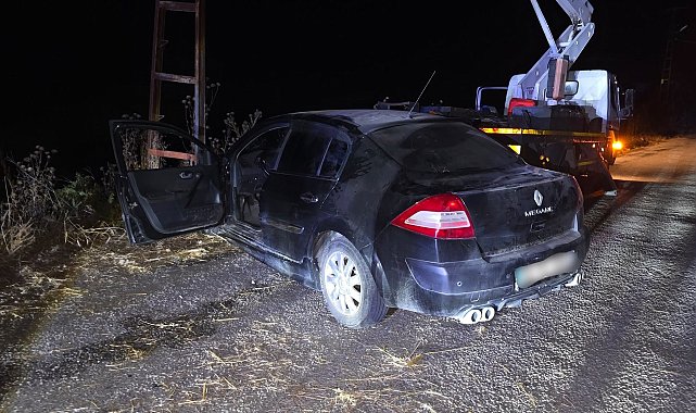Elektrik direğine çarpan otomobilin alkollü sürücüsü ağır yaralandı