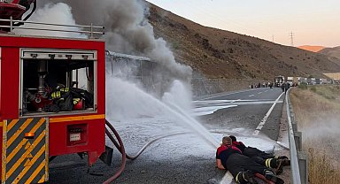 Erzincan'da yolcu otobüsü yandı