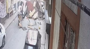 Esenler'de çocuklar fırtına nedeniyle uçan çatının altında kalmaktan son anda kurtuldu