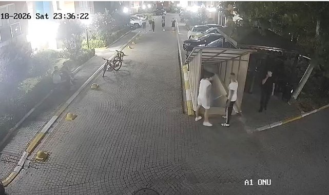 Esenyurt'ta 'yan baktın' kavgasında 15 yaşındaki çocuğu tekme tokat darbettiler