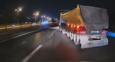 Esenyurt'ta kontrolsüz şerit değiştiren 2 hafriyat kamyonu kamerada