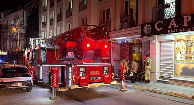 Esenyurt'ta otel yangını; mahsur kalanlar merdivenle tahliye edildi