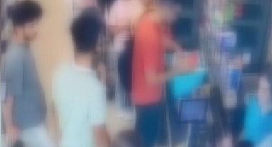 Esenyurt'ta yolda bulduğu kartla 10 bin liralık alışveriş yapan şüpheli kamerada