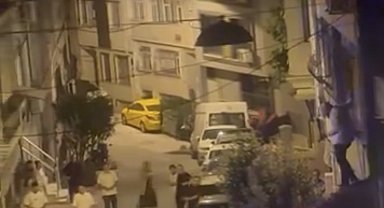 Eski sevgilisinin evine tırmandı; 'İhanet ettin' diye bağırıp camı yumrukladı