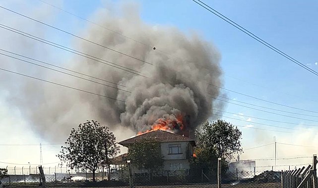 Evlerinin yanışını ağlayarak izlediler