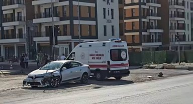 Gaziantep'te iki otomobil çarpıştı; 4 yaralı