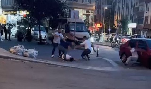 Gaziosmanpaşa'da sokak ortasında kavga kamerada
