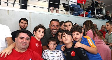 Gençlik ve Spor Bakan Yardımcısı Yerlikaya, Türkiye Minikler Güreş Şampiyonası'nı takip etti