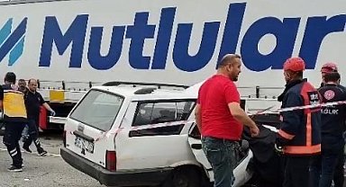 Giresun'da otomobil TIR'a çarptı: 1 ölü, 1 yaralı