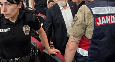 Görevden alınan Bursa Büyükşehir Belediye Başkanı Bozbey'in yargılanmasına başlandı