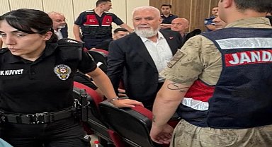 Görevinden uzaklaştırılan Büyükşehir Belediye Başkanı Bozbey'in yargılanmasında 16 kişiye tahliye