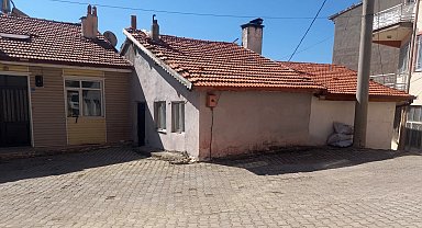 Gürültü nedeniyle tartıştıkları komşunun bıçakladığı anne öldü, kızı ağır yaralı