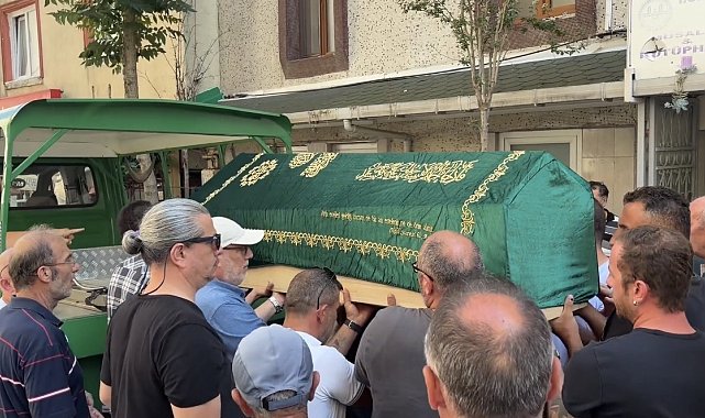 Haliç'te tur teknesinden düşerek hayatını kaybeden personel son yolculuğuna uğurlandı