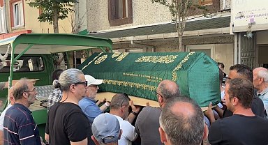 Haliç'te tur teknesinden düşerek hayatını kaybeden personel son yolculuğuna uğurlandı