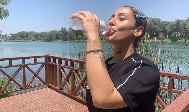 Hava sıcaklığının 37 dereceyi bulduğu Adana'da cadde ve sokaklar boş kaldı