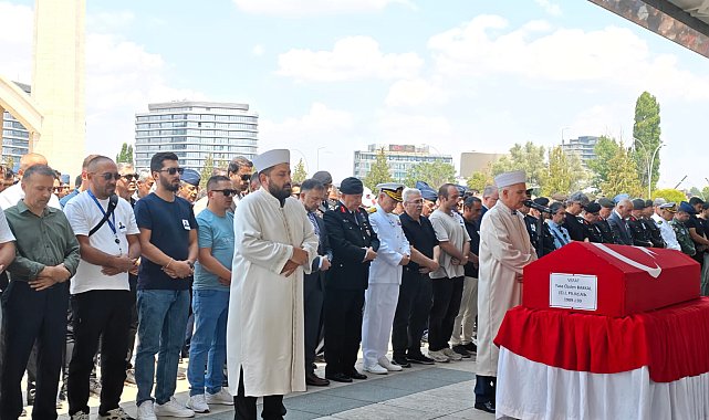 Helikopter kazasında hayatını kaybeden pilot emekli albay, son yolculuğuna uğurlandı